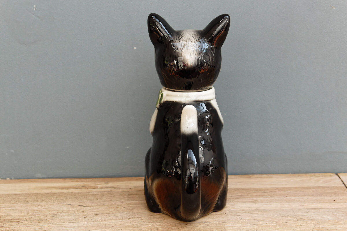 Tony wood english teapot, cat form