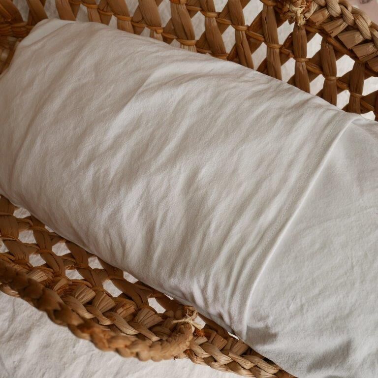 Doll bassinet with its bedding