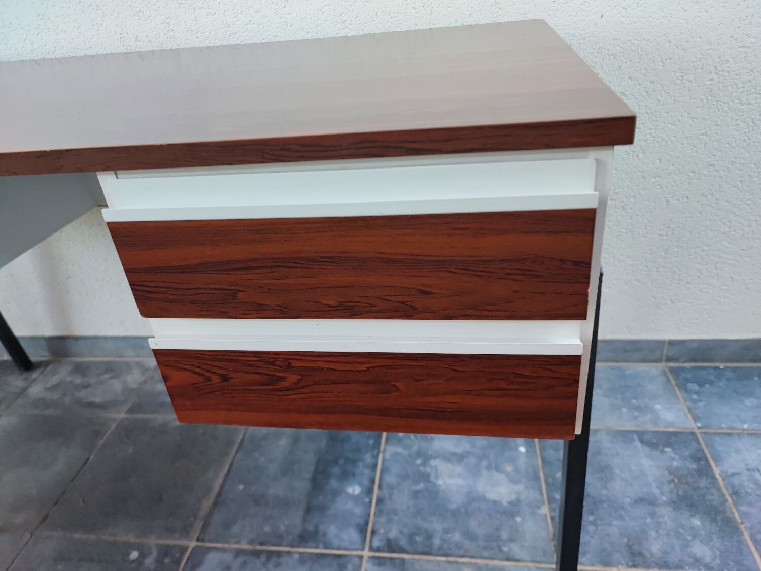 Minimalist formica desk