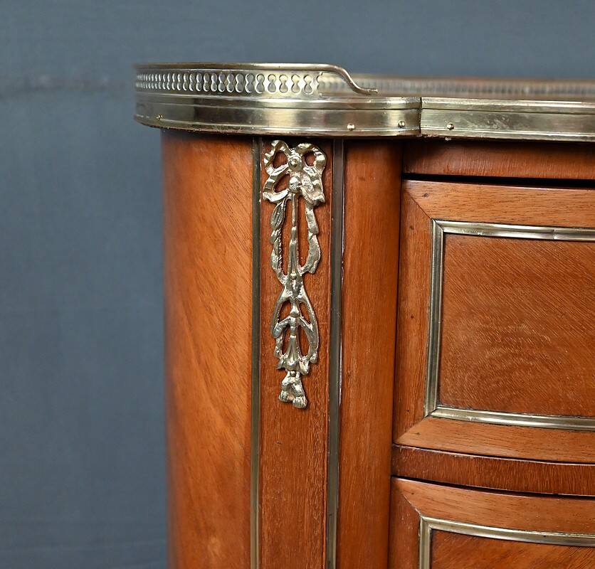 Small Kidney-Shaped Mahogany Chest of Drawers, Transition Style – Early 20th Century