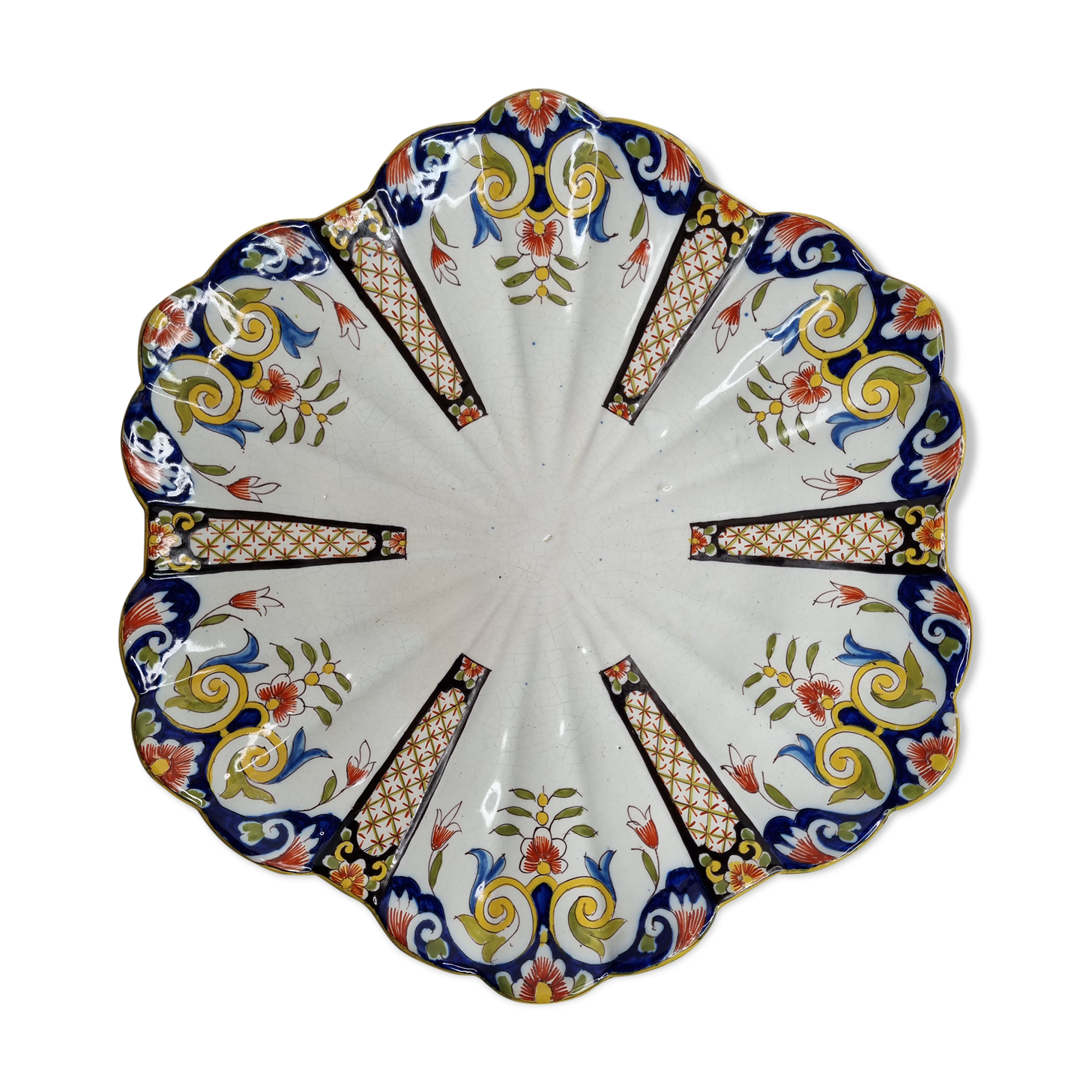 Old dish in polychrome earthenware from Desvres decorated from Rouen, signed, 34 cm