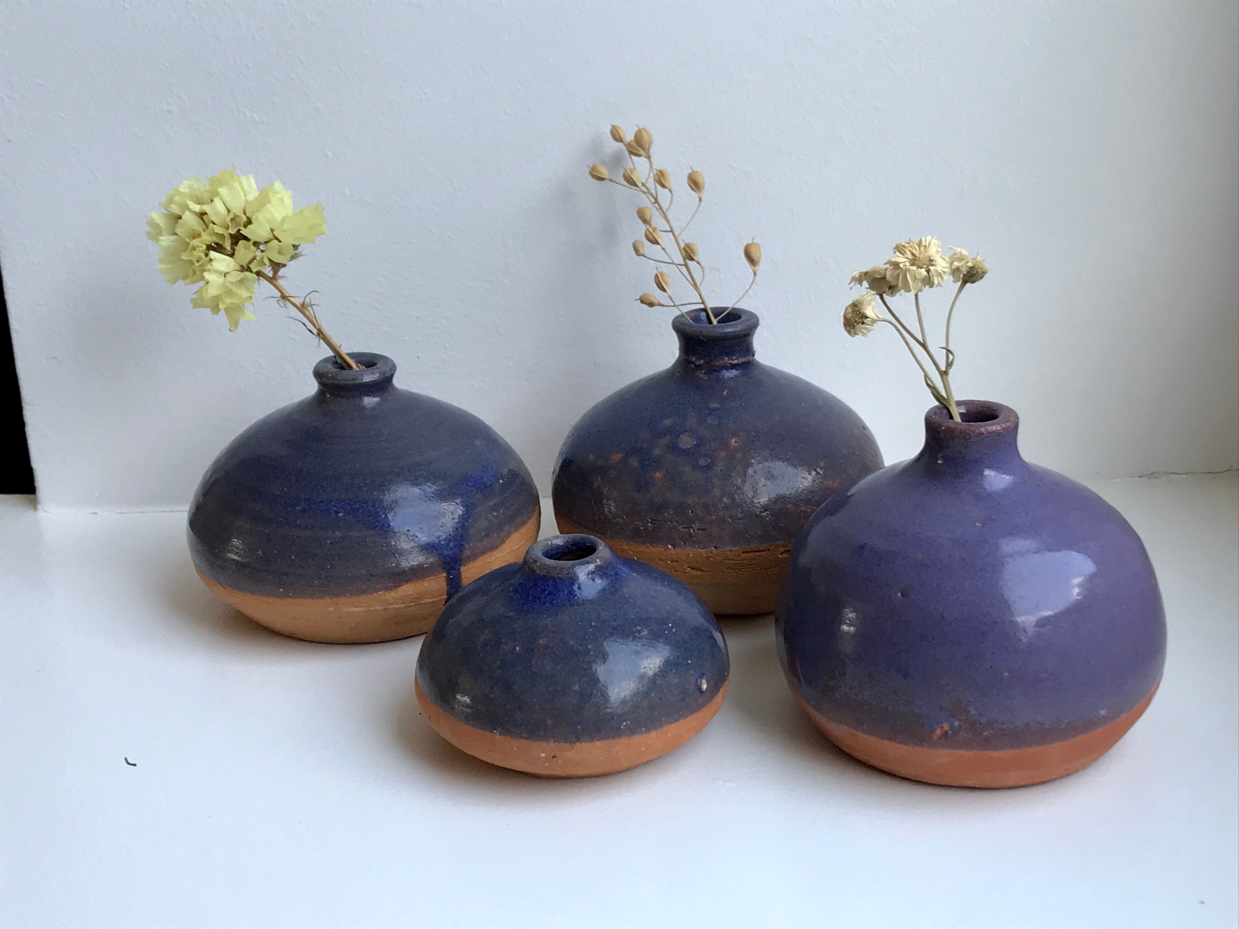 Lot de 4 petits vases en grès vernissés violets années 70