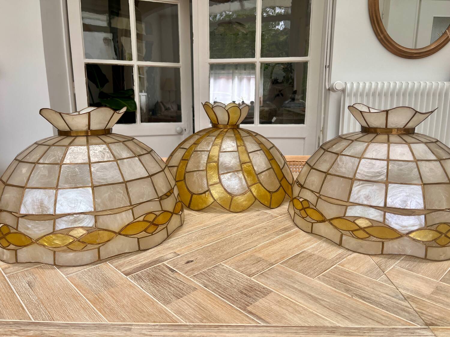 Mimosa mother-of-pearl pendant light