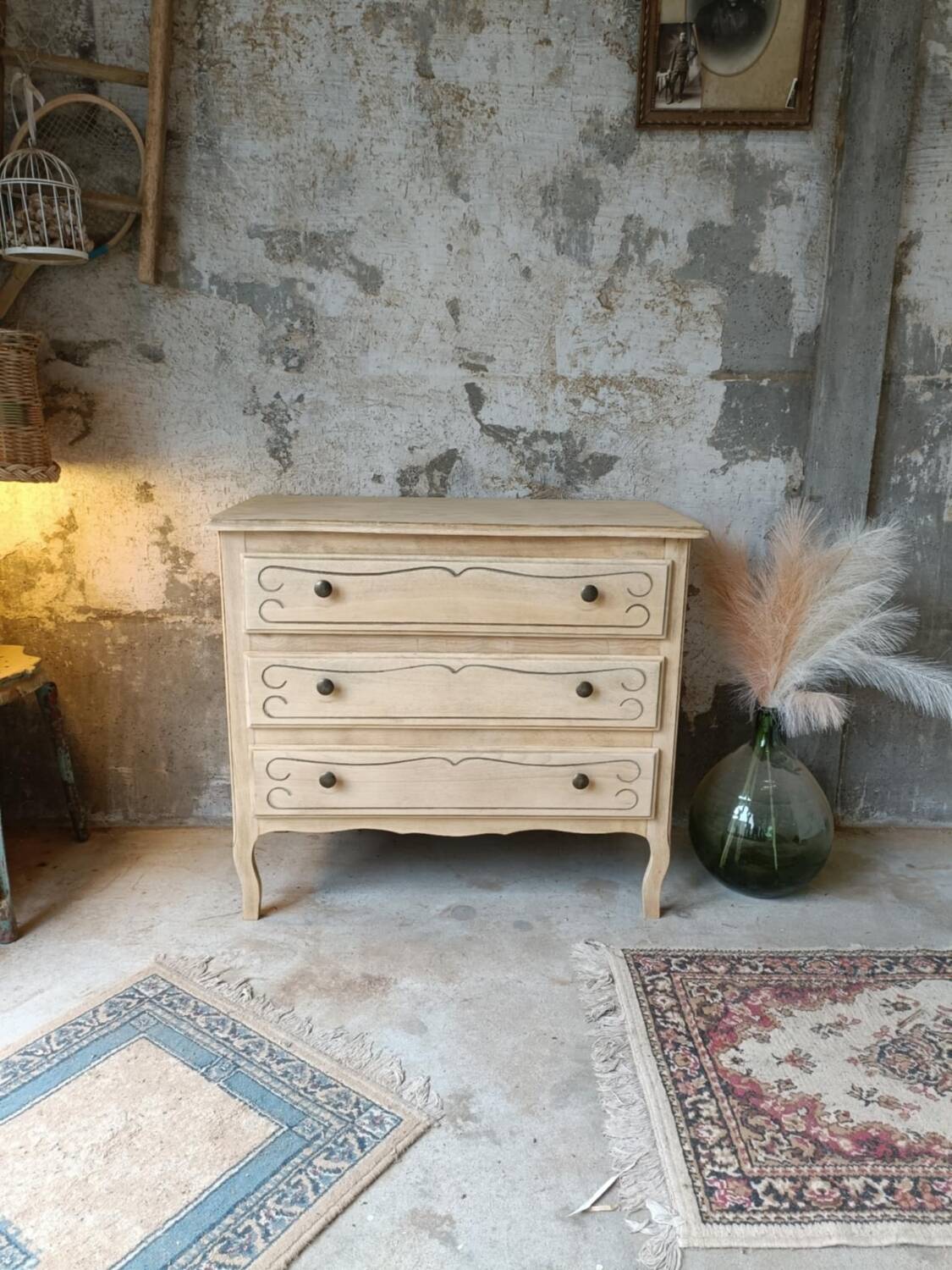Wooden chest of drawers