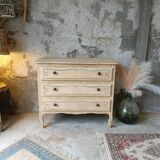 Wooden chest of drawers