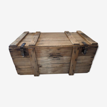 Old wooden chest economic establishments of reims