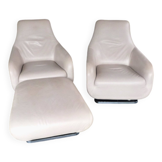 Paire de fauteuils  plus un pouf de chez Ligne Roset par Eric Jourdan