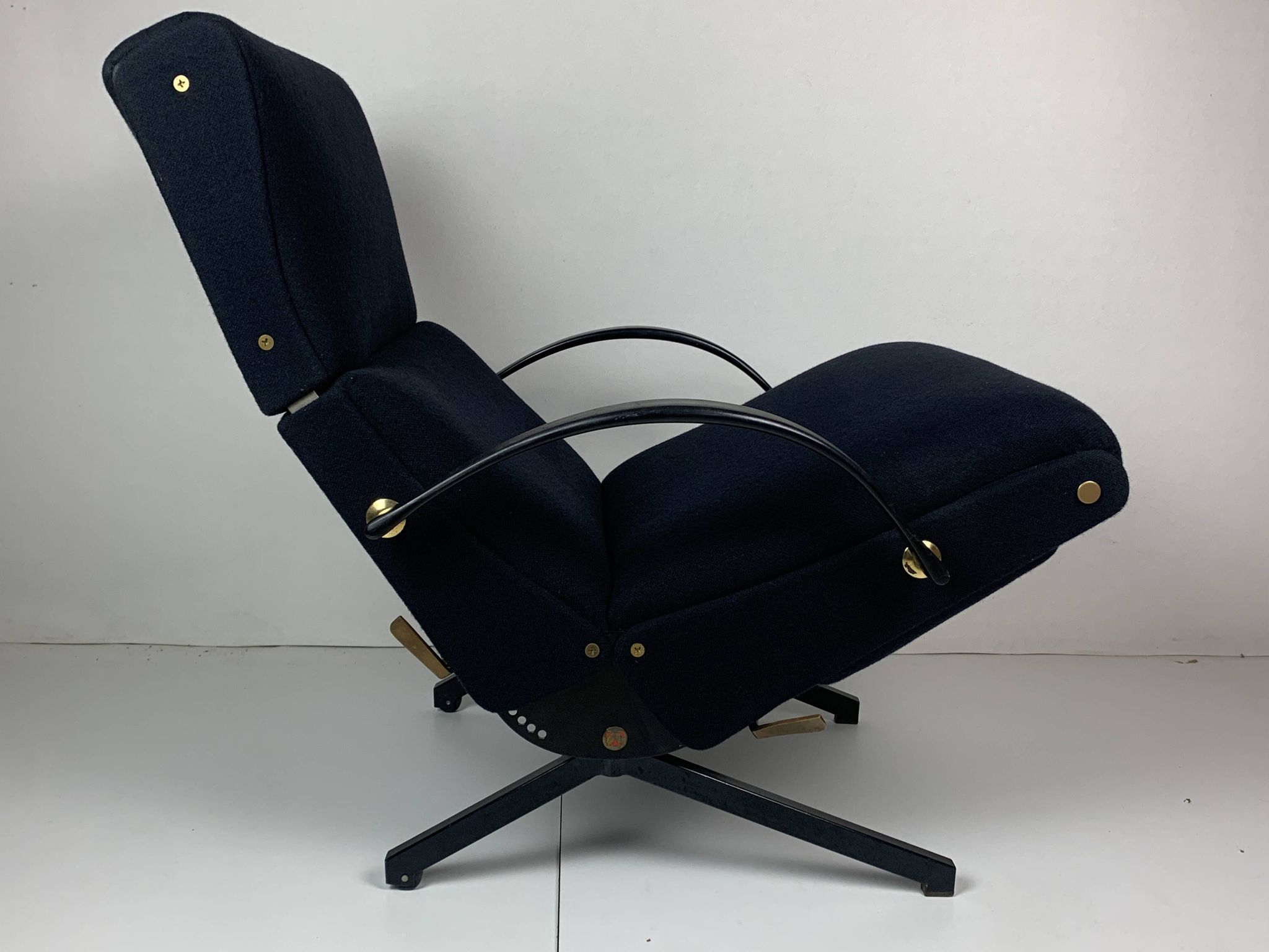 Midcentury dark navy blue Italian lounge chair by Osvaldo Borsani for Tecno, 1950s