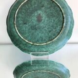 Assiette verte avec incrustation de fleurs argentées signé Argenta de Gustavsberg