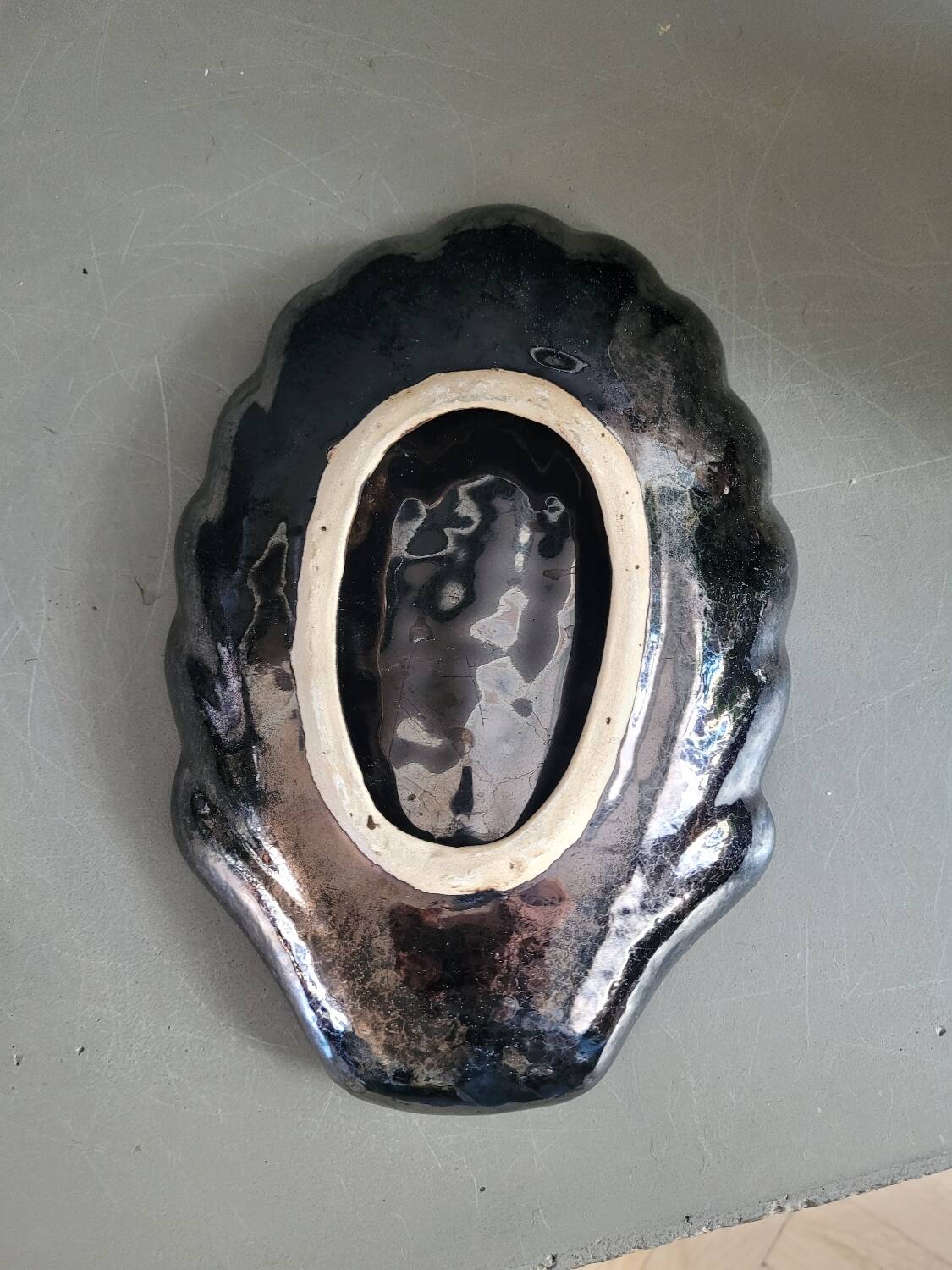 Ceramic scallop shell tray