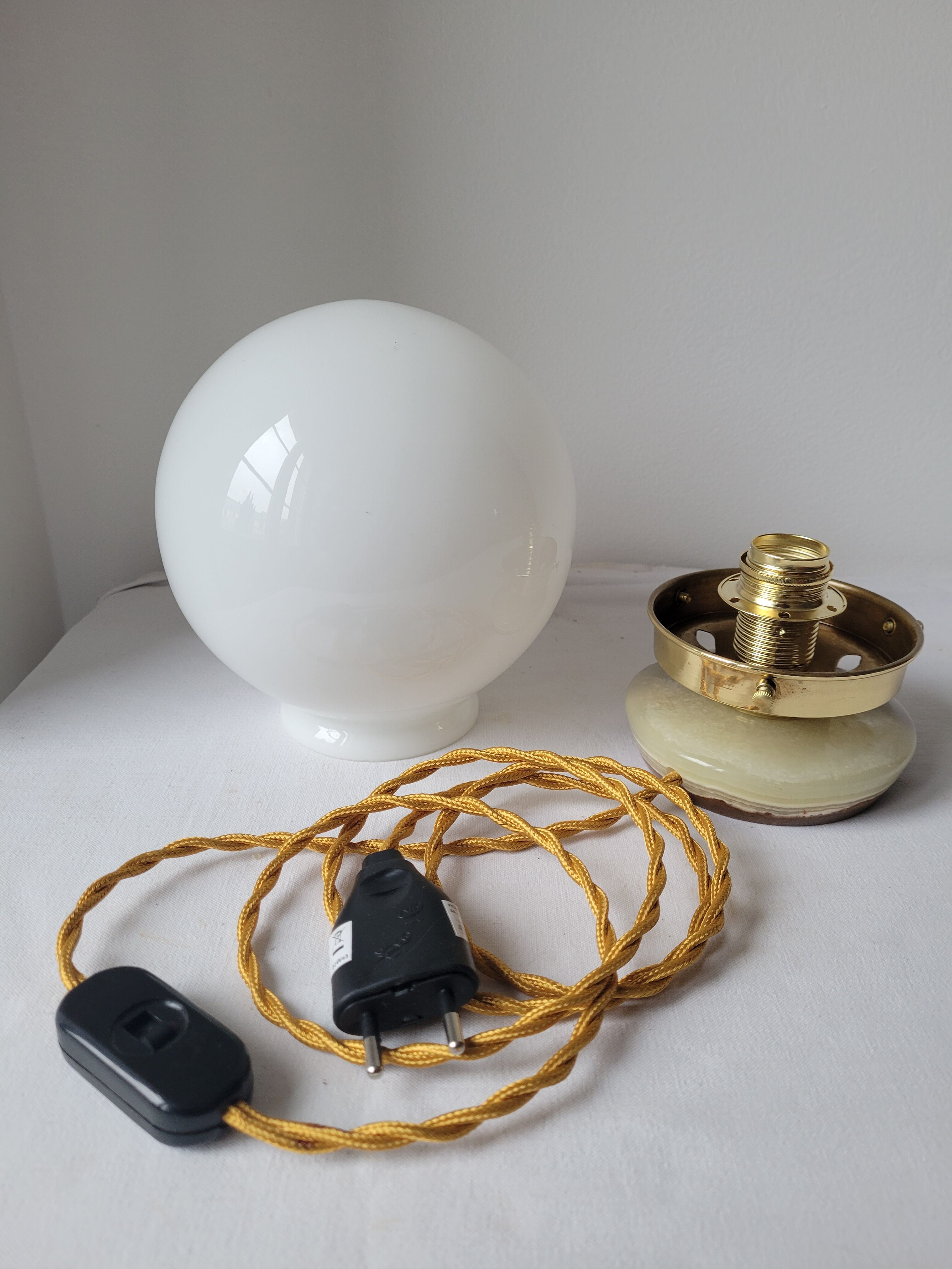 Onyx lamp and opaline wall lamps