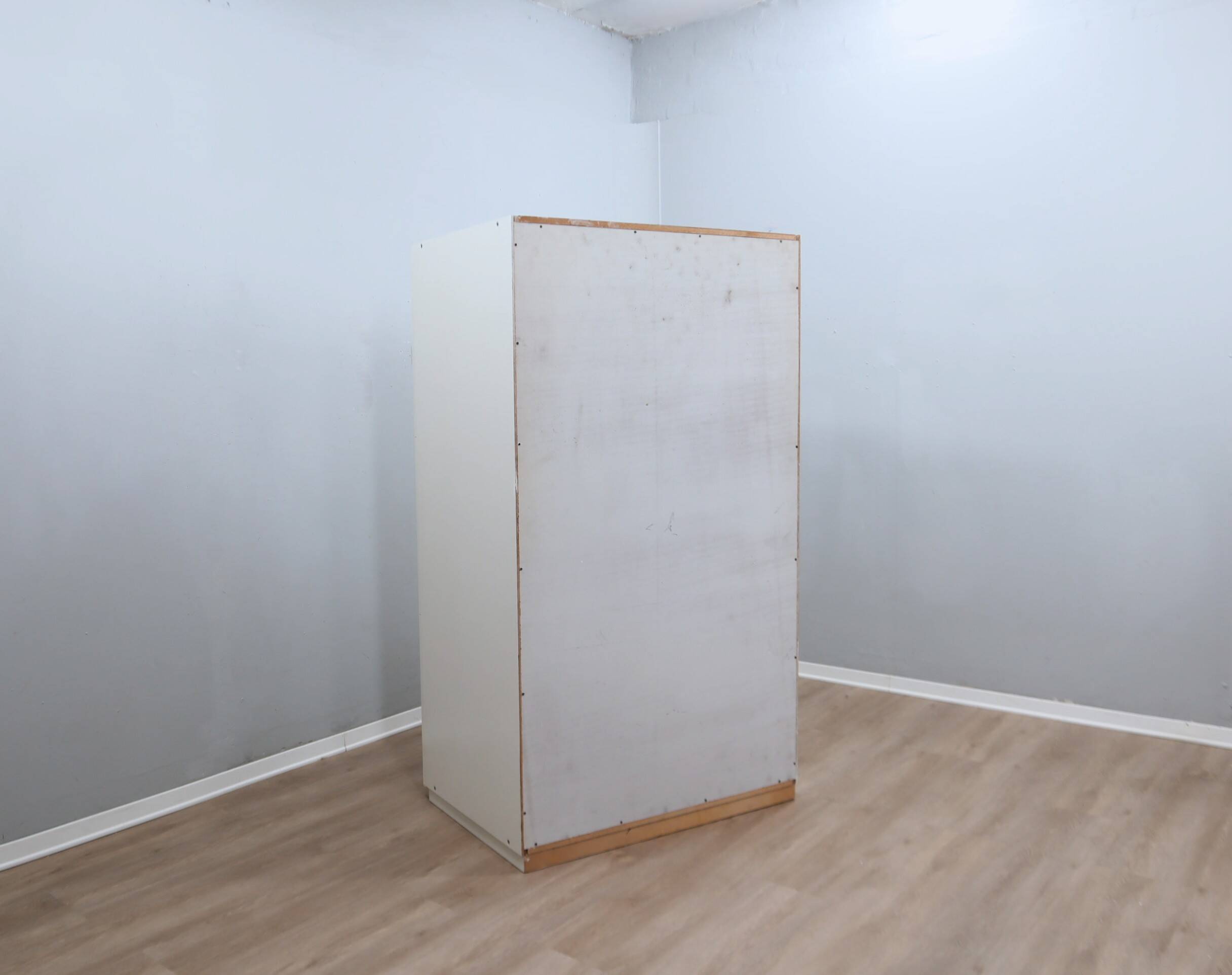 Italian Space Age Wardrobe white lacquered F.lli Proserpio 1960s