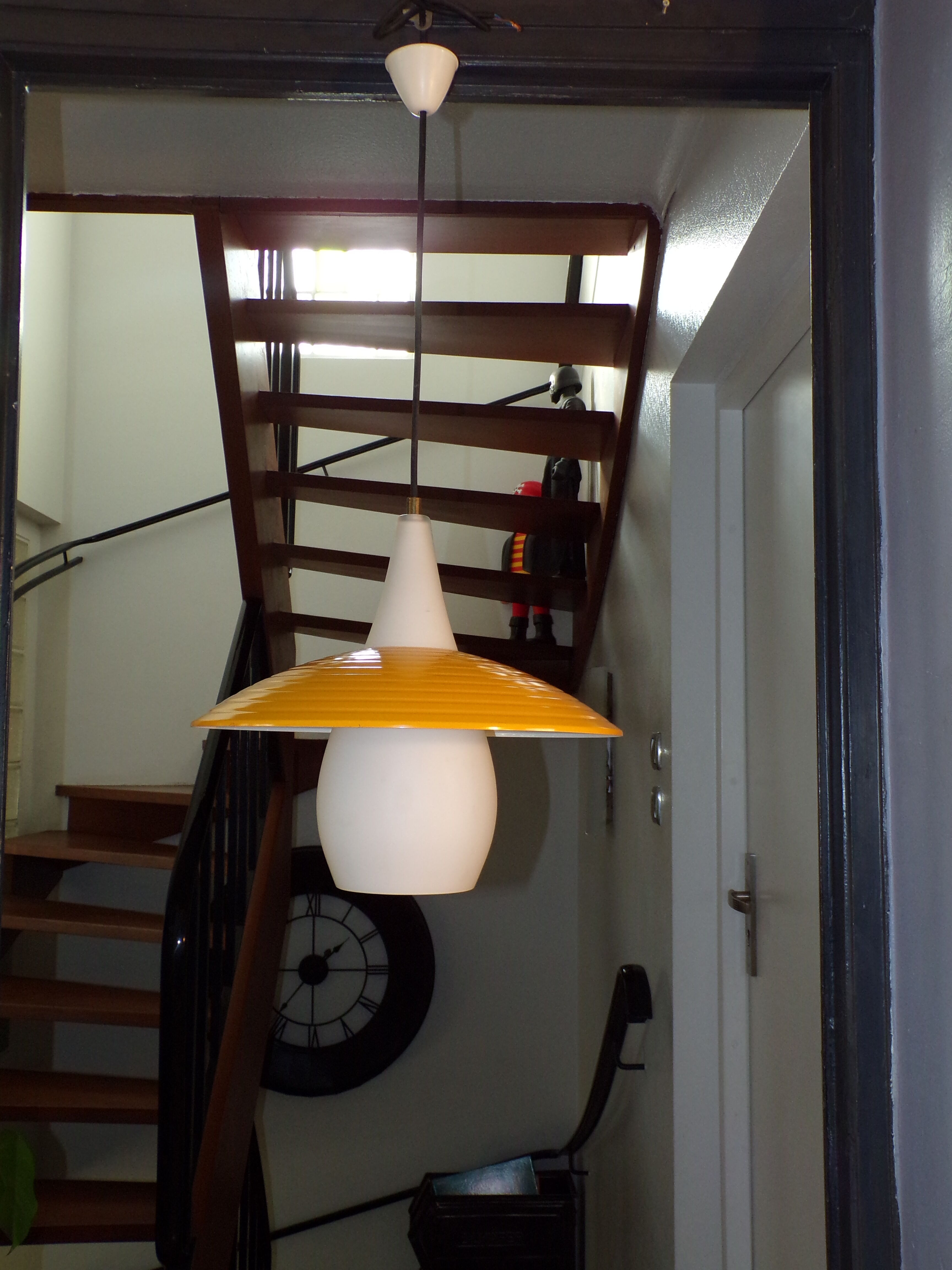 Frosted opaline drop suspension