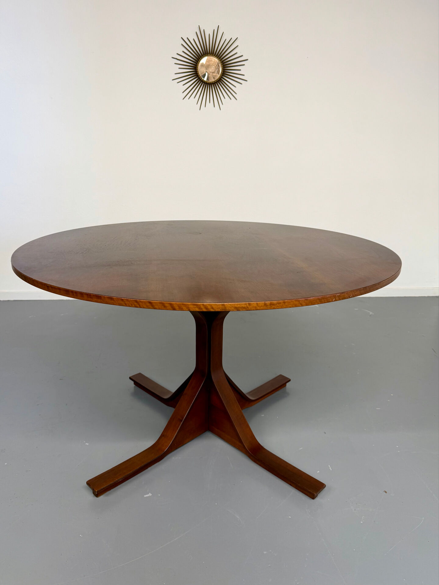 Table repas design Gianfranco Frattini pour Bernini model 522 année 60