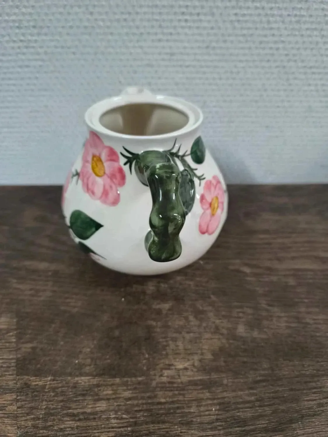 Villeroy and Boch Wild Rose teapot and coffee pot (V1)