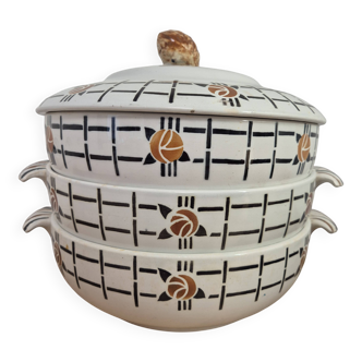 Many salad bowls and soup tureens St Amand