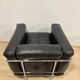 Fauteuil LC2 en cuir noir avec cadre chromé par Le Corbusier pour Cassina, 1965
