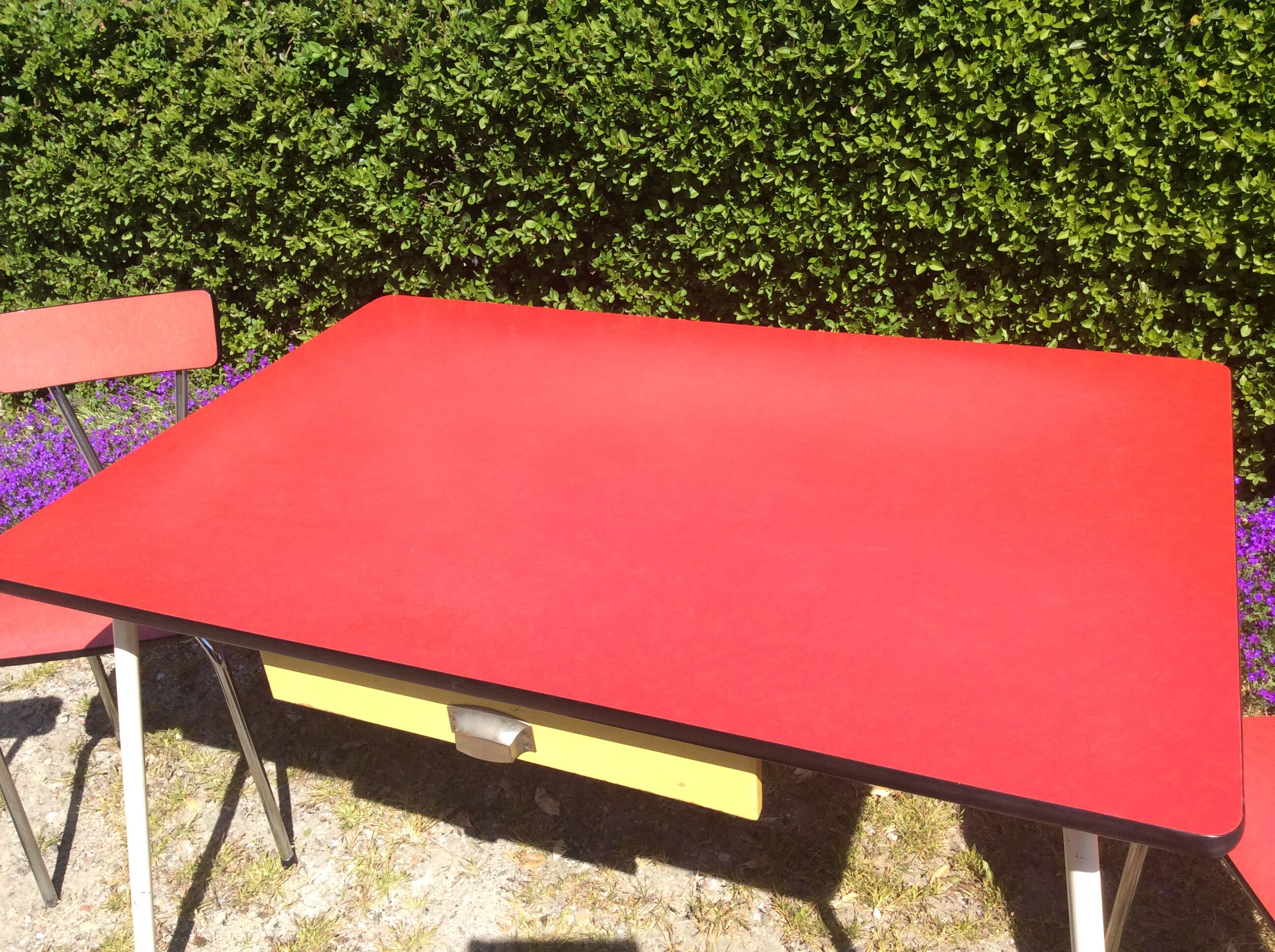 Formica table with 4 chairs and 2 stools from the 60s