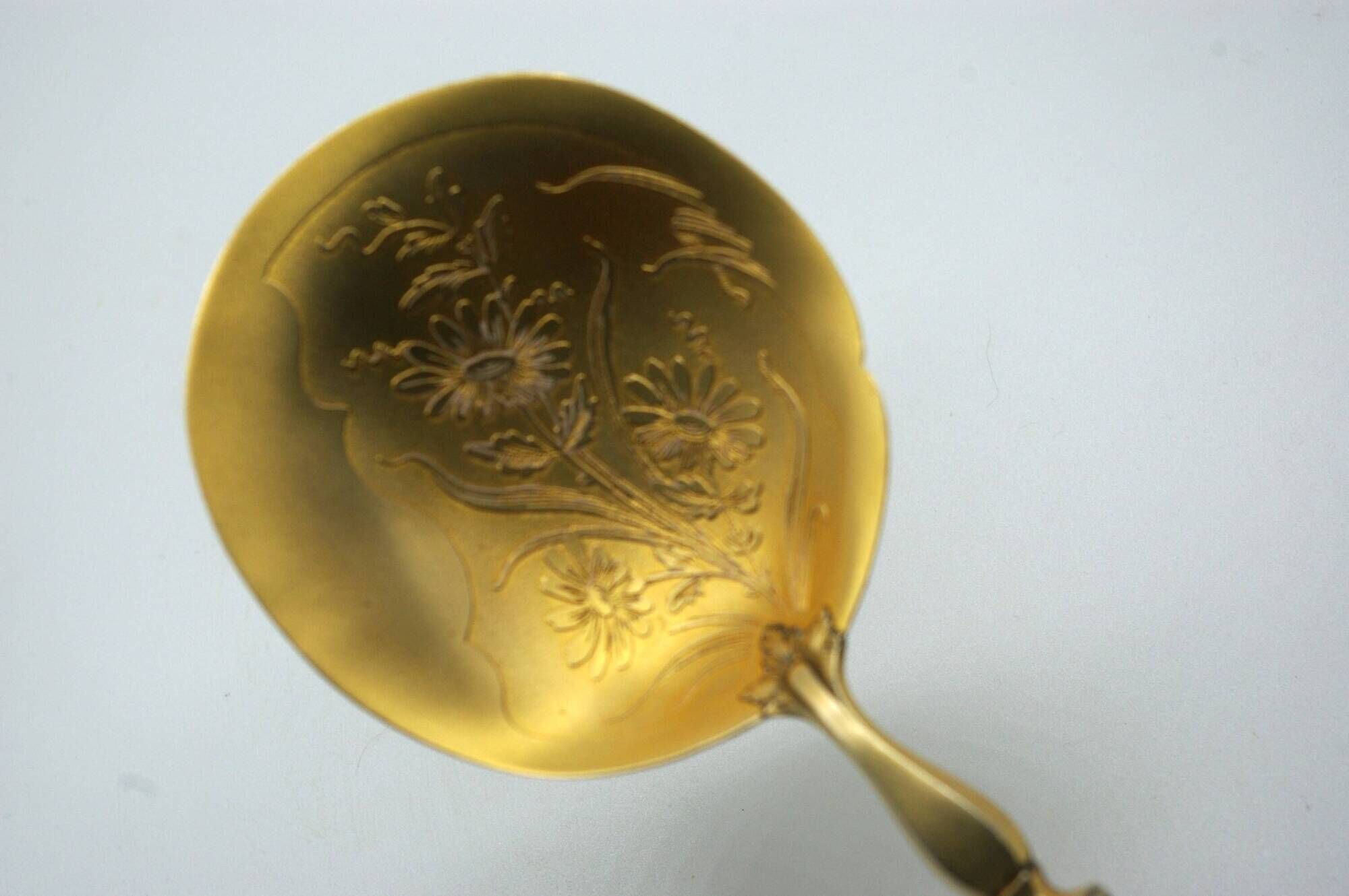 Cream Strawberry Scoop Art Nouveau floral decoration - Minerva filled silver handle Condition: --