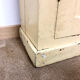 Petite armoire beige vintage