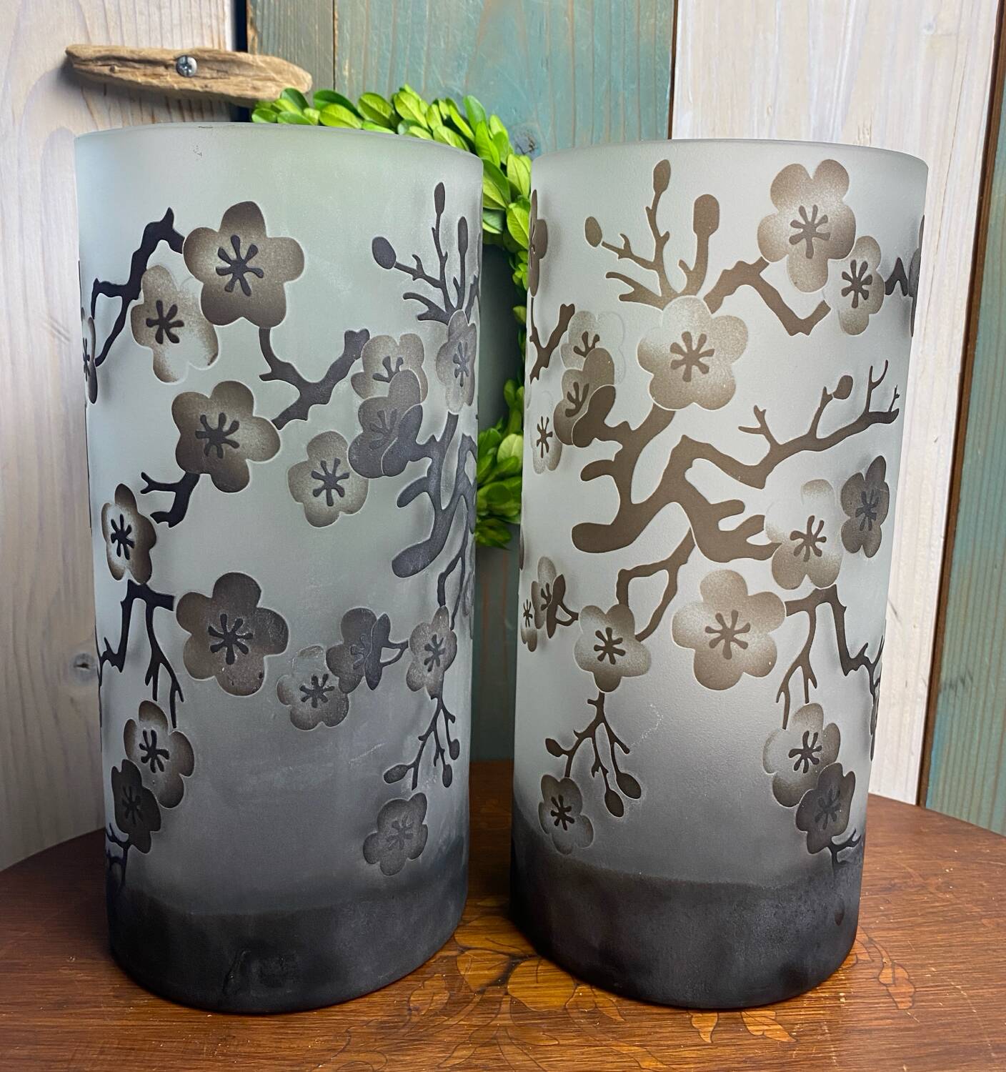 Cylindrical glass paste vase “cherry blossom”