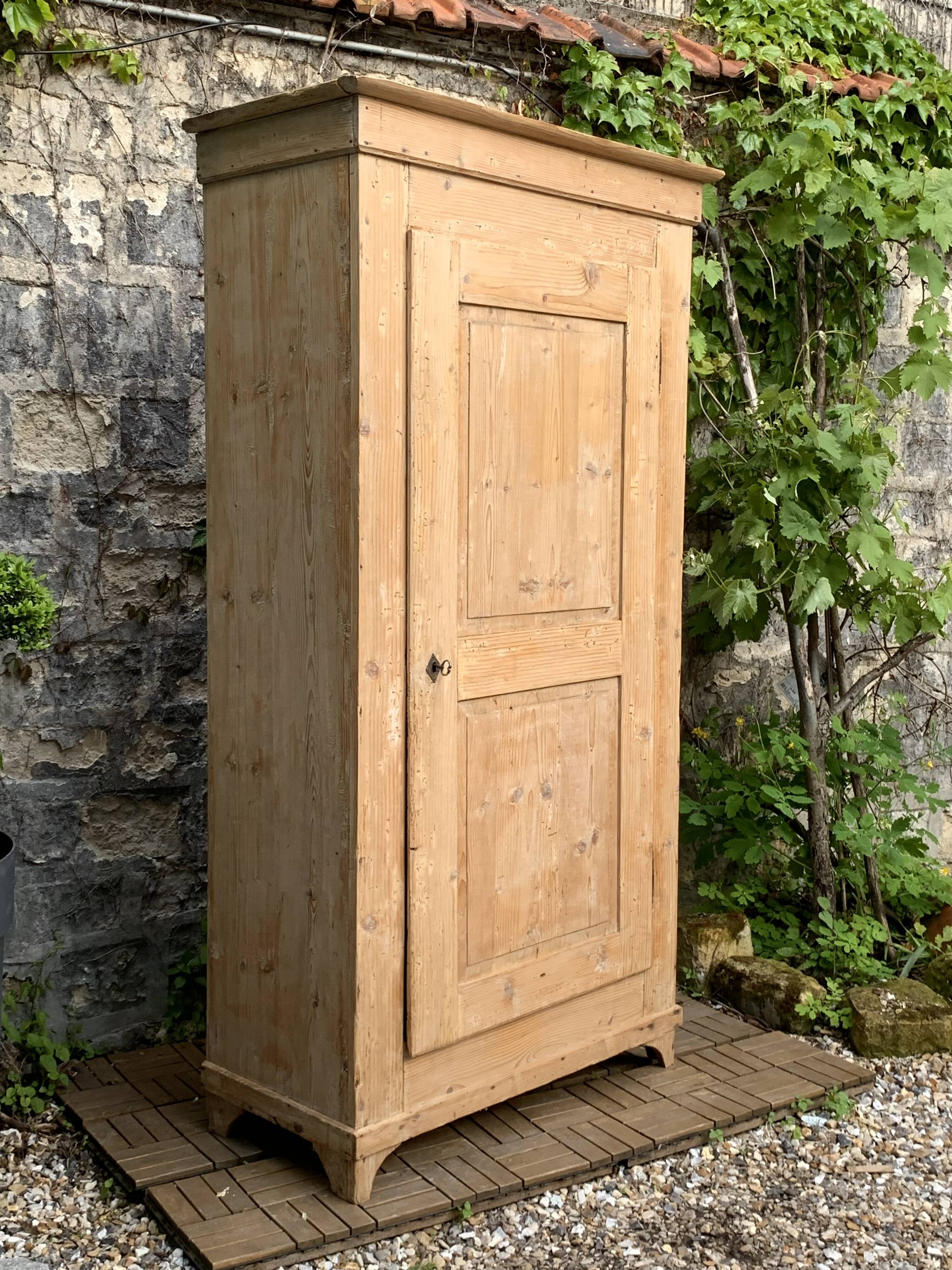 Raw wood bonnetière 1900
