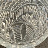 Lot de deux grands vases en verre transparent moule, sur pieds, vintage