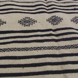 Tapis beige et noir traditionnel tissé à la main