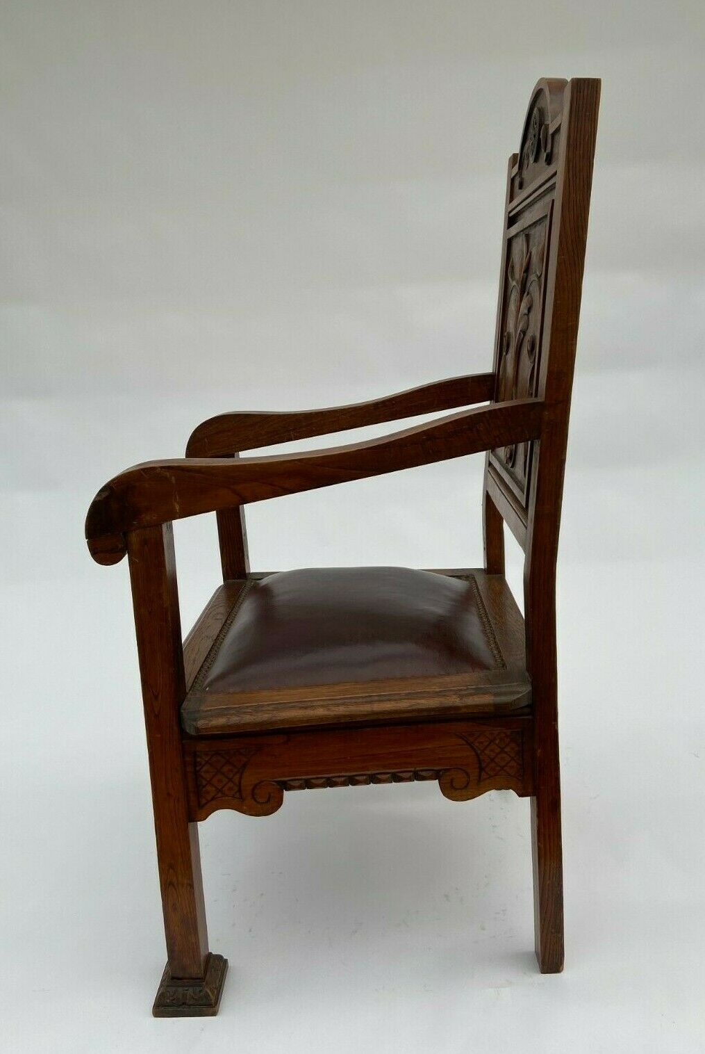 Pair of armchairs trone XIX eme neo gothic sculpts leather seat