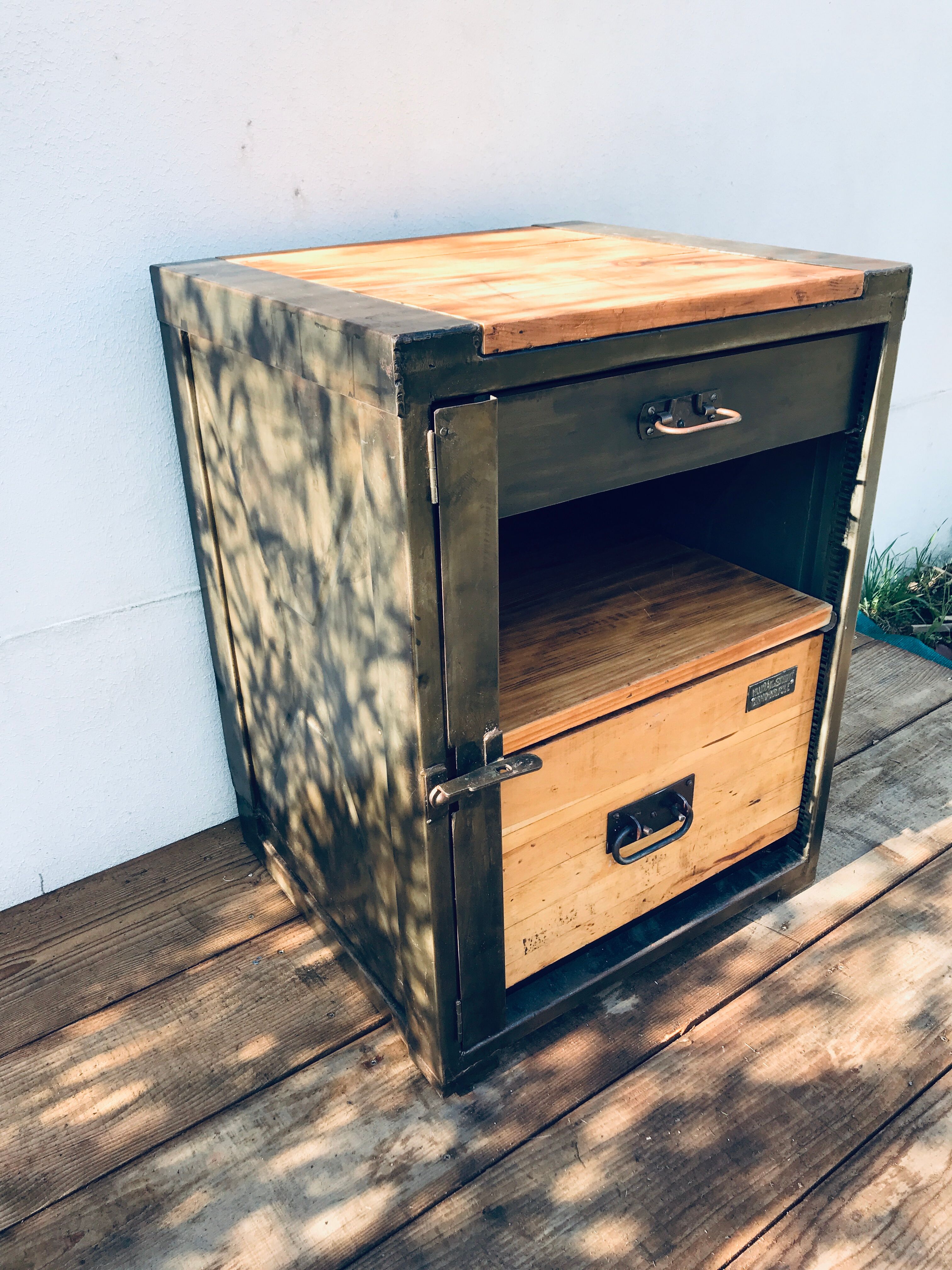 Meuble de garage militaire