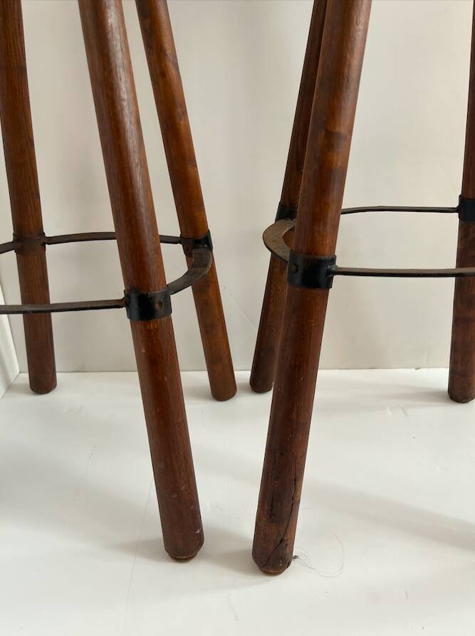 Paire de tabourets en bois massif