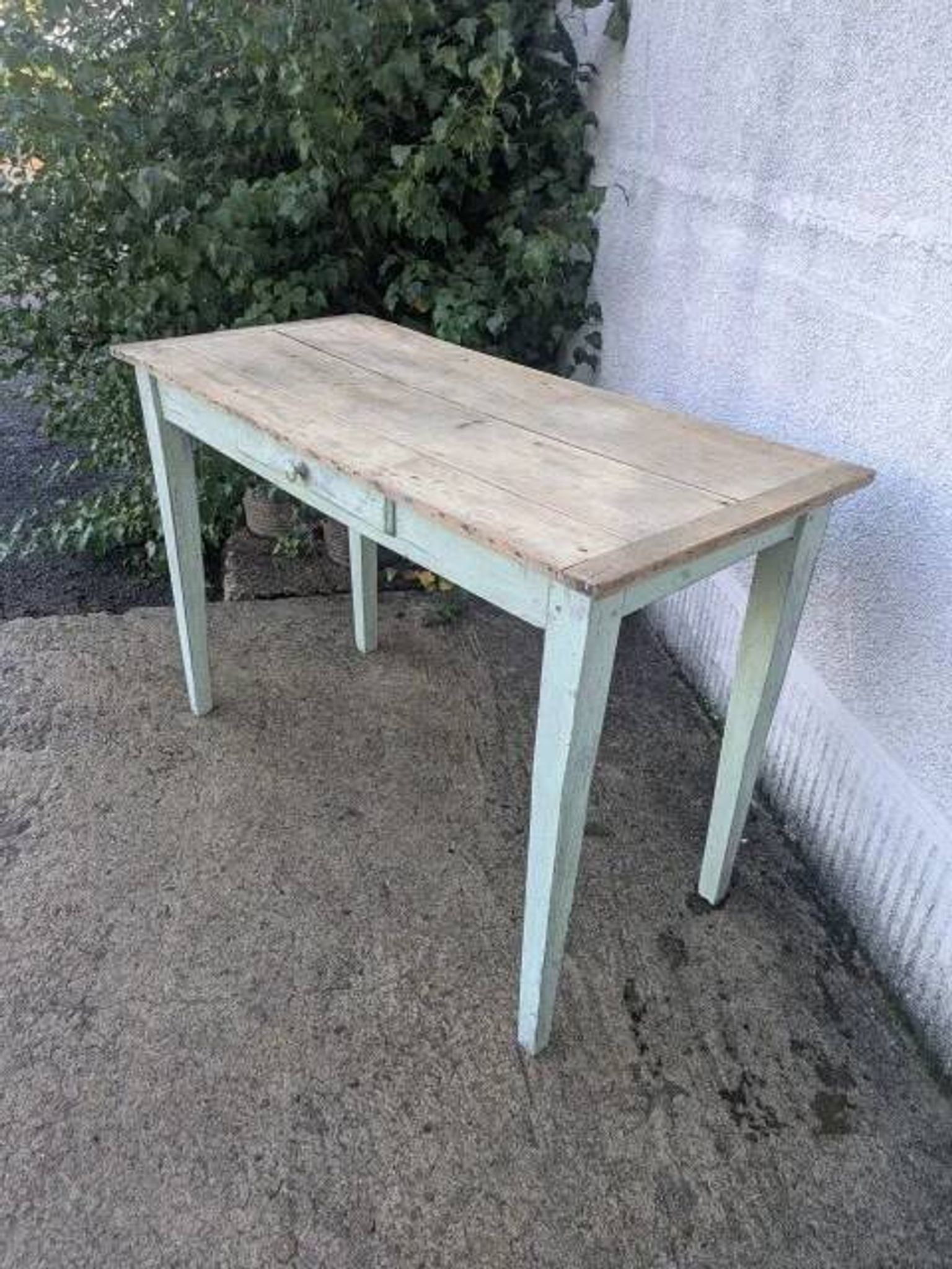 Table, bureau, console