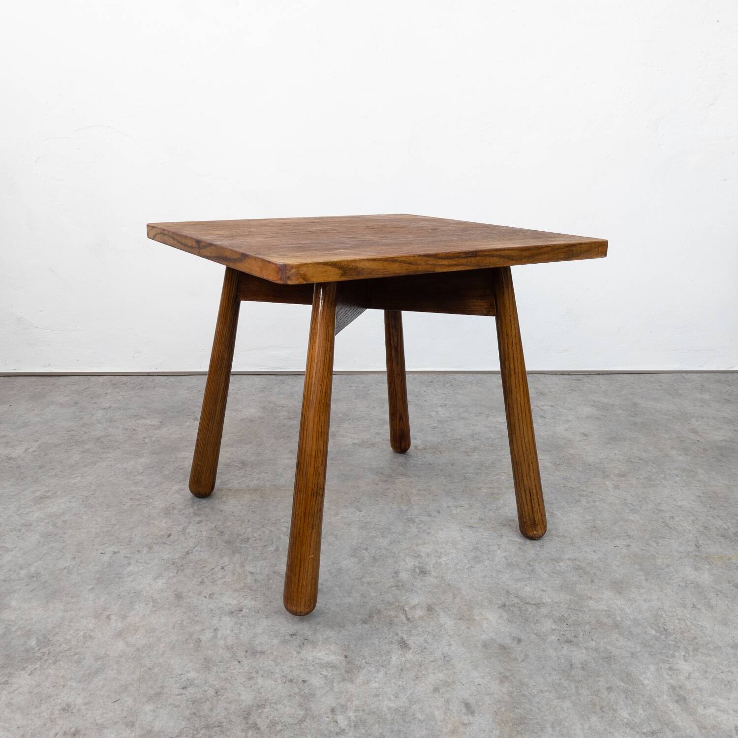 Table d'appoint moderniste en chêne par Jan Vaněk pour Krásná Jizba