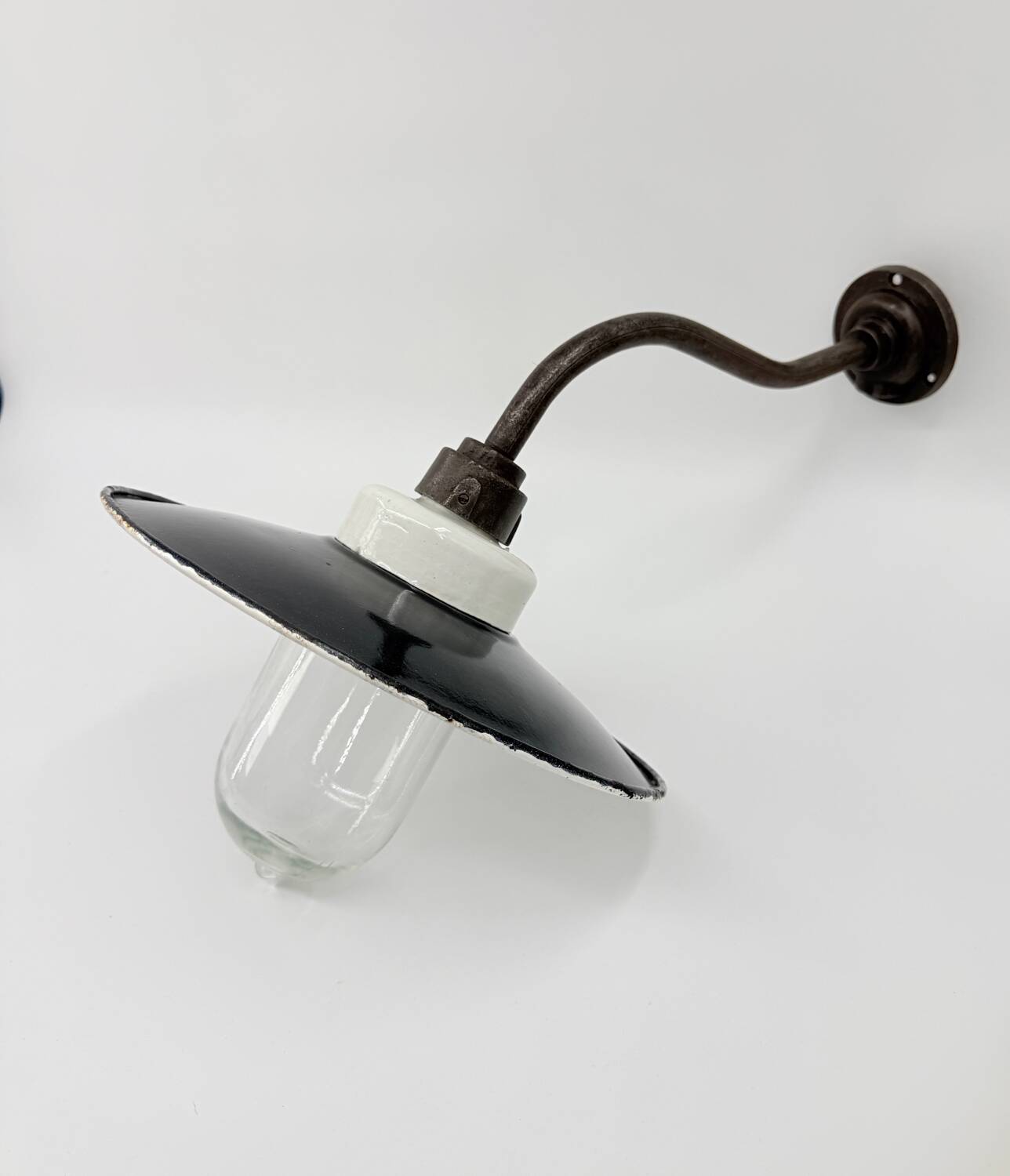 Court lamp