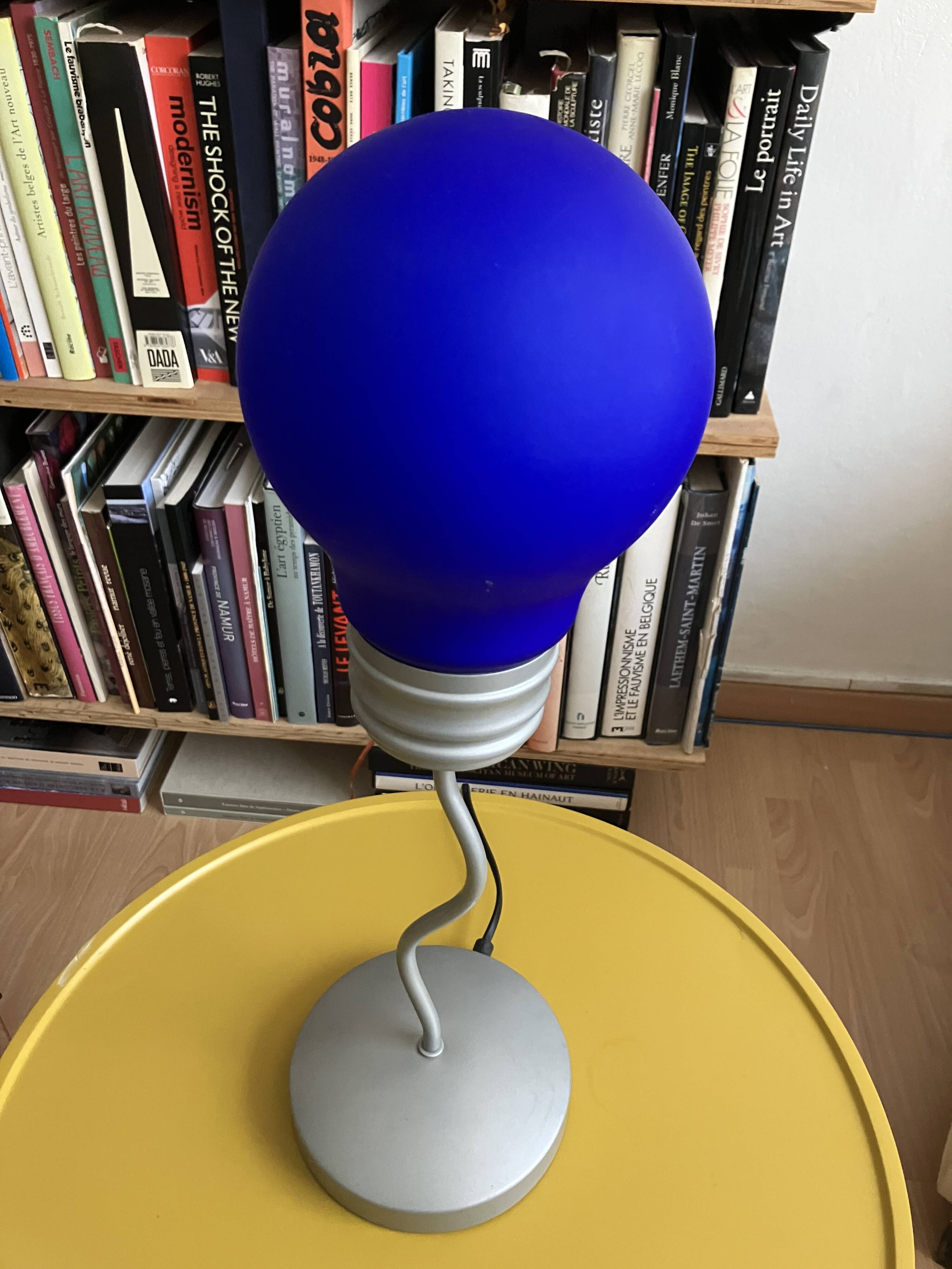 Small blue lamp bulb postmodern 90s Pop Art style