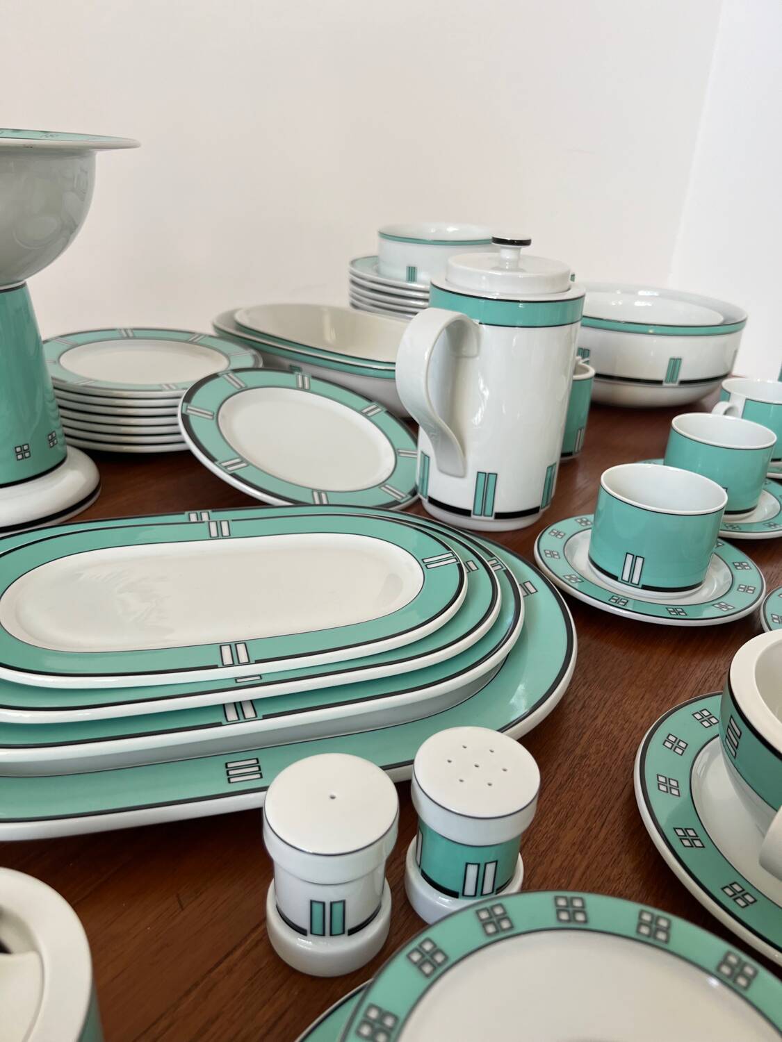 Vintage 72-piece tableware set Arzberg model Cult Focus postmodern bauhaus style
