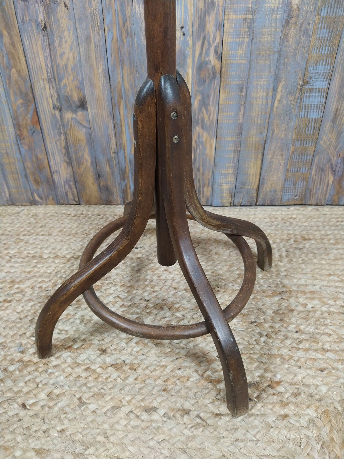 Parrot coat rack