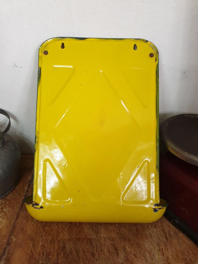 Enamelled utensil door