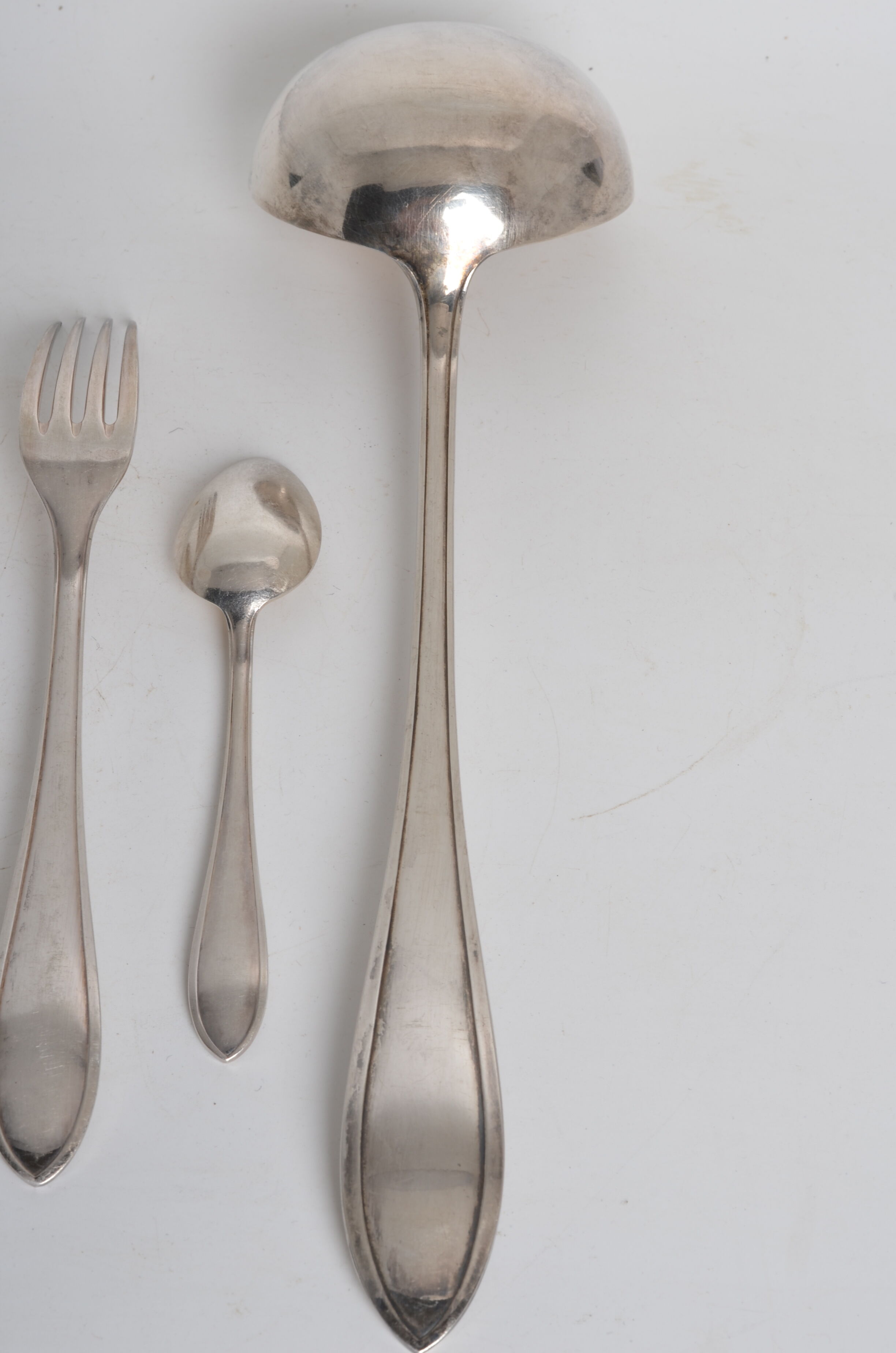 Silver metal housewife 37 pieces art nouveau