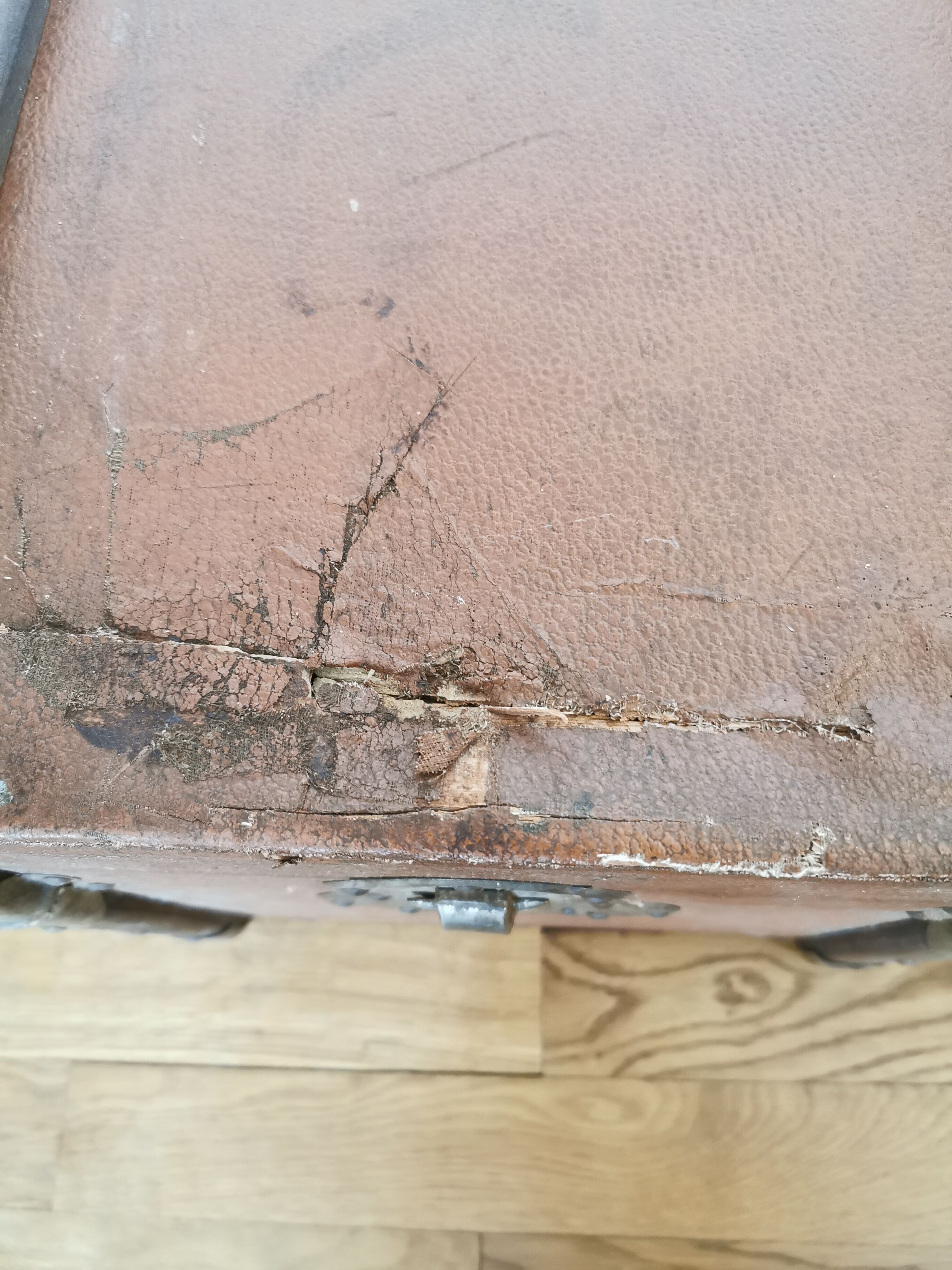 Old leather wood malle