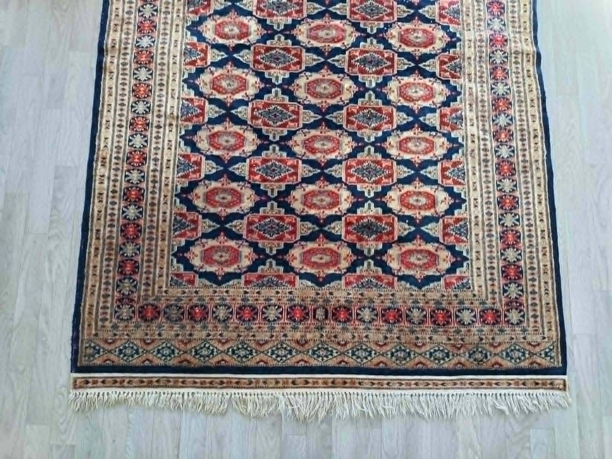 Tapis pakistanais fait main