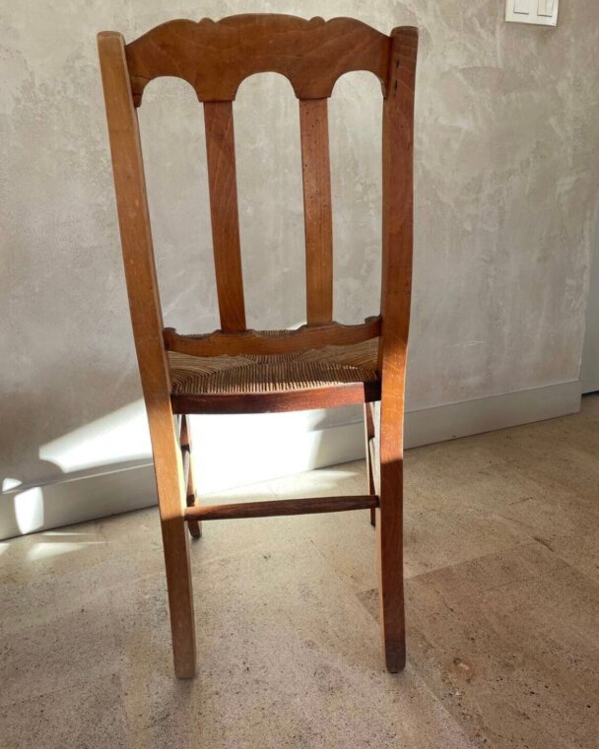 Set of 4 antique light wood chairs: authentic charm and e