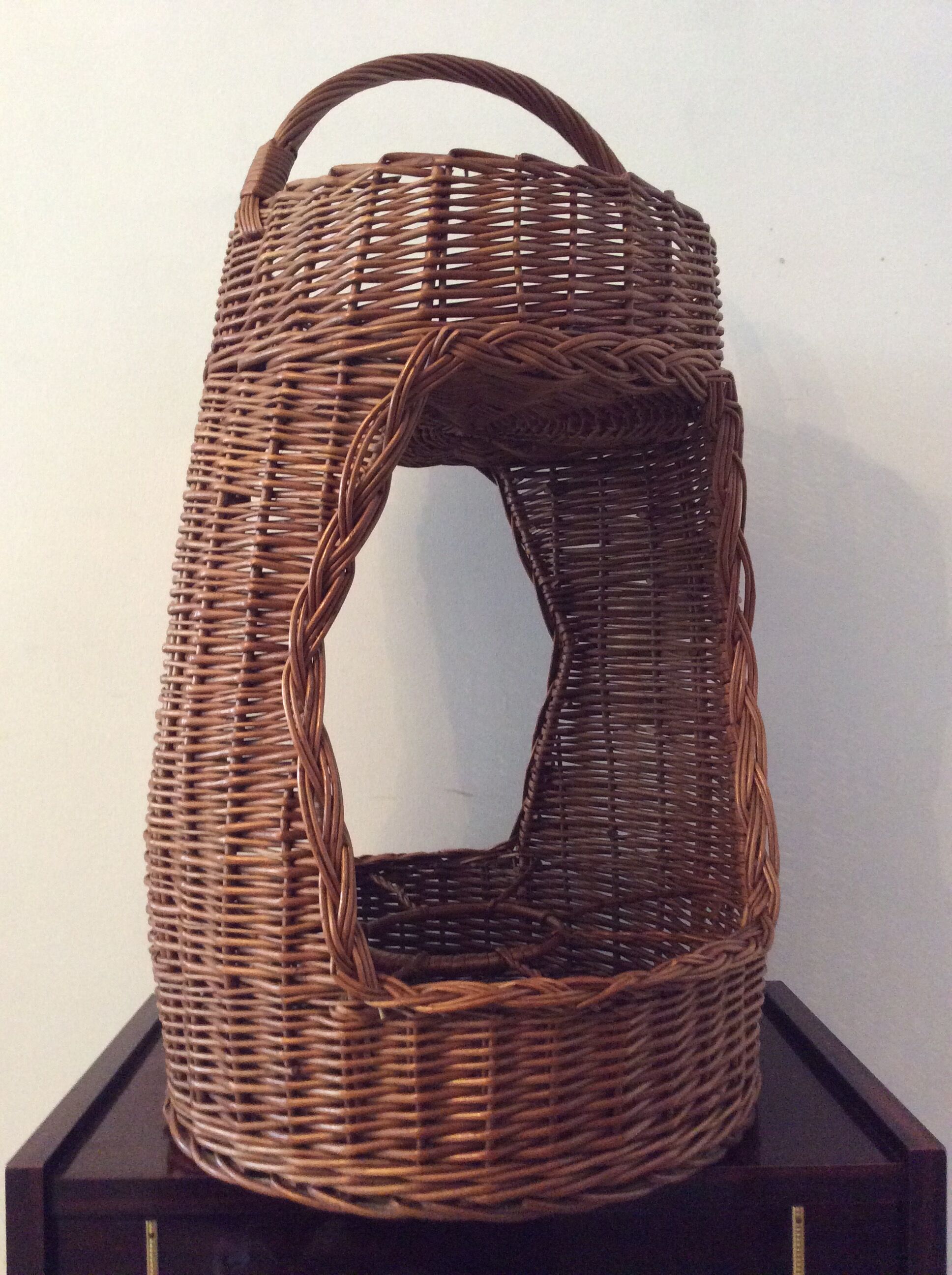 Vintage bar from the 70s in rattan and wicker