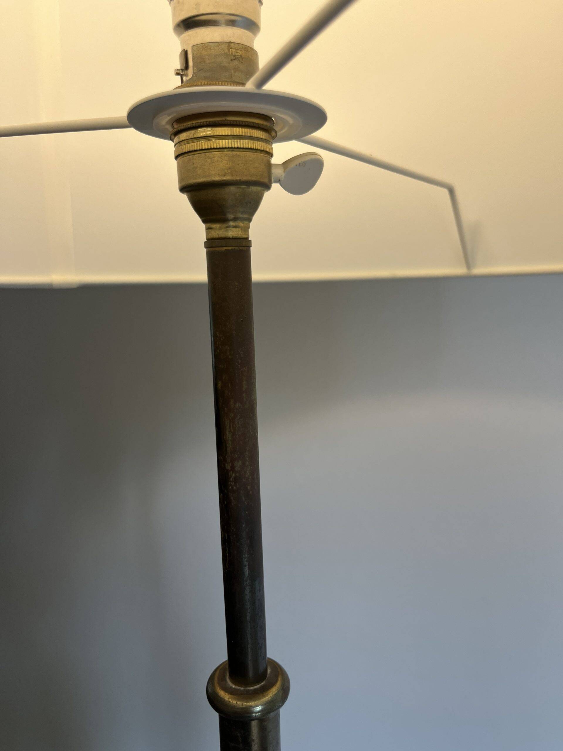 lampadaire vintage avec tablette et pied tripode