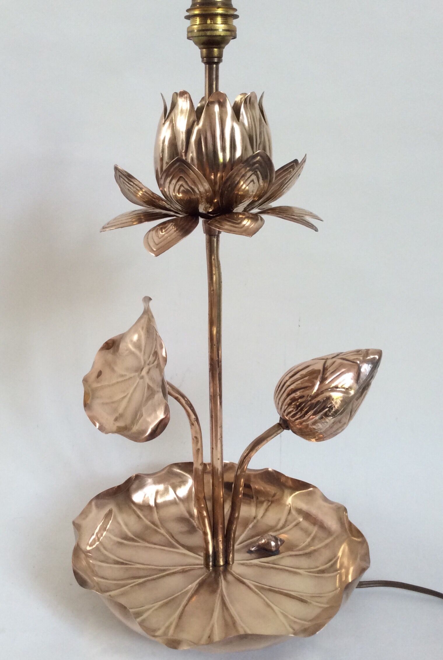 Hollywood Regency-style "lotus flower" lamp foot