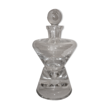 Carafe à vin avec bouchon sur socle en cristal