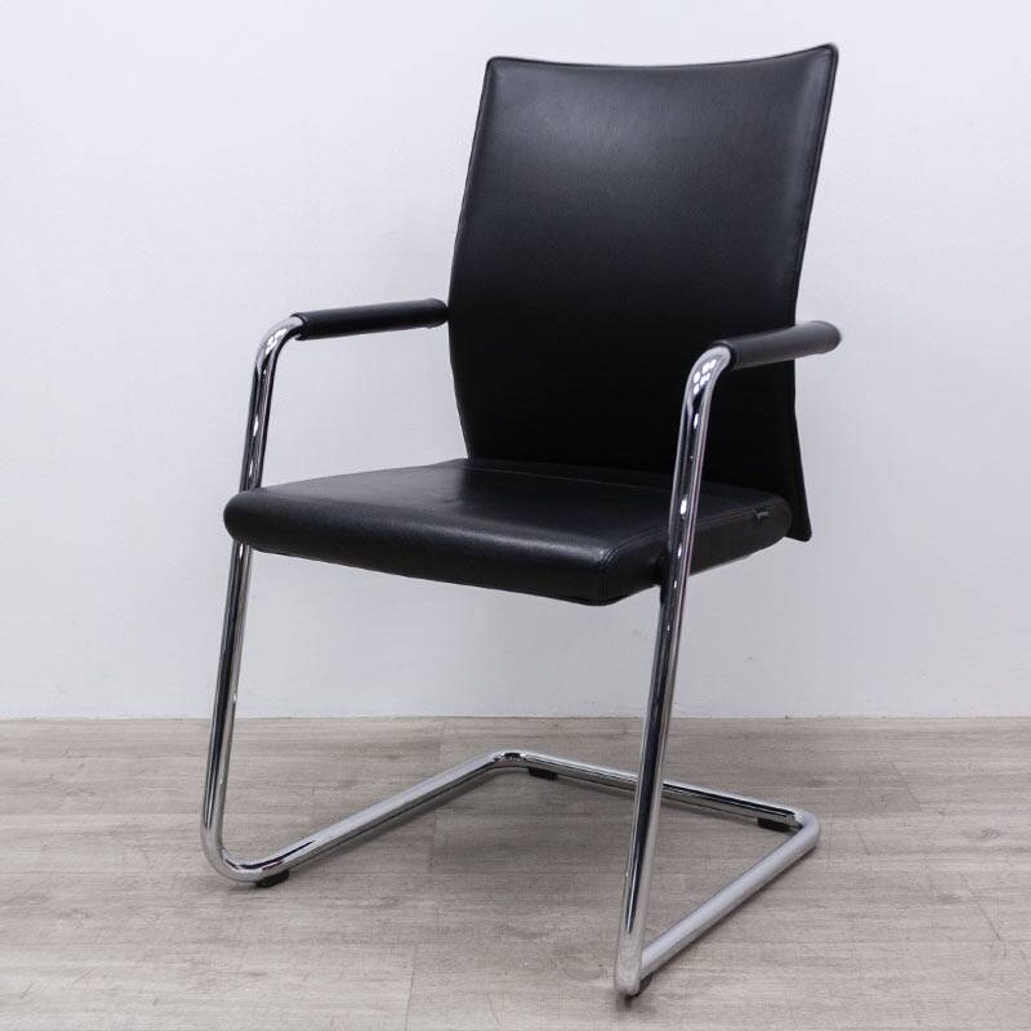 Chaise de bureau en cuir Grisberger Diagon Medium Noir