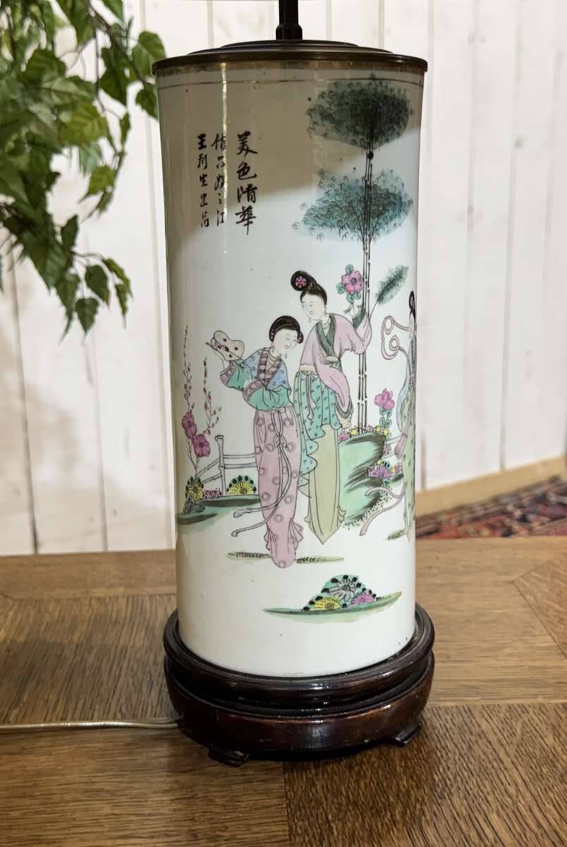 Lamp from the early 20th century - Chinese cylindrical vase in white porcelain.