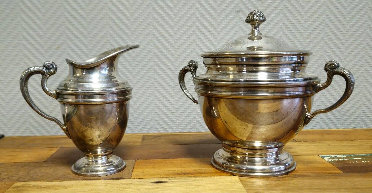 Service sucrier et pot à lait ancien en métal argenté – Style Empire / Louis XVI