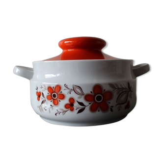 Soup tureen